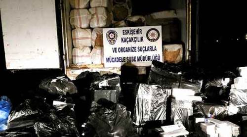 Eskişehir'de kaçak sigara operasyonu! On binlerce paket...
