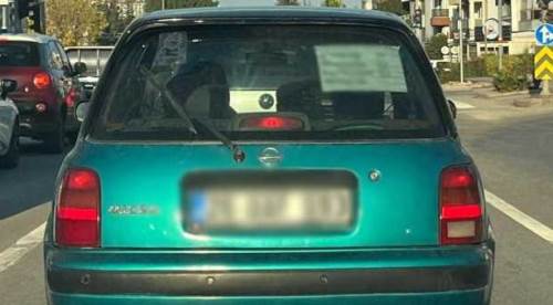 Eskişehir’de kadın sürücünün arabasındaki not yüzleri güldürdü