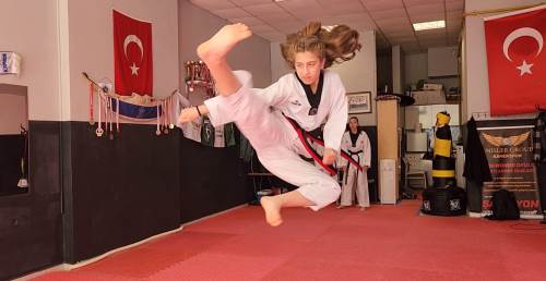 Eskişehir'de kadına şiddete tekvando darbesi!