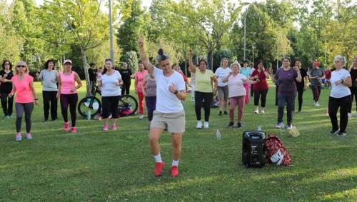 Eskişehir'de kadınlar parklarda spora büyük ilgi gösteriyor