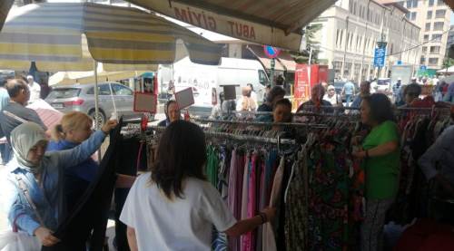 Eskişehir'de kadınlardan indirime hücum