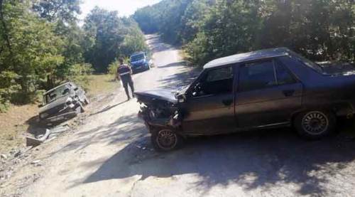Eskişehir'de kafa kafaya çarpıştılar: 4 yaralı!