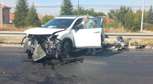 Eskişehir'de kafa kafaya feci kaza: Yaralılar var!