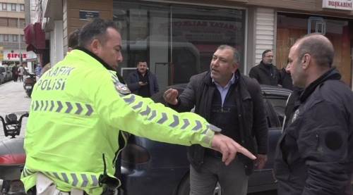 Eskişehir'de kafaları karıştıran kaza kavgaya dönüştü: Kim kime çarptı?