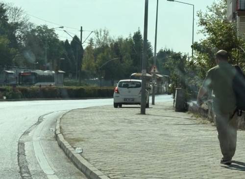 Eskişehir’de kaldırım işgali: Yayaların yolu kapatıldı