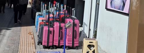 Eskişehir’de kaldırım işgali çileye döndü: Vatandaş isyan etti!