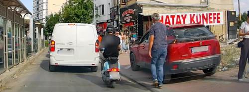 Eskişehir'de kaldırım işgali vatandaşları isyan ettirdi