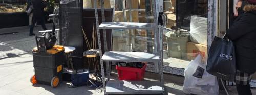 Eskişehir'de kaldırım işgali yayalara zor anlar yaşattı