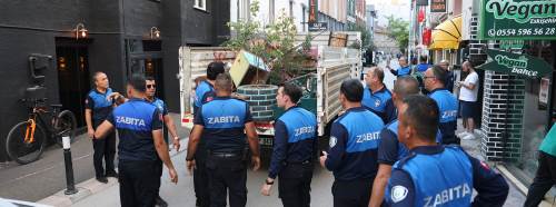 Eskişehir’de kaldırım işgaline zabıta müdahalesi: Malzemelere el konuldu!
