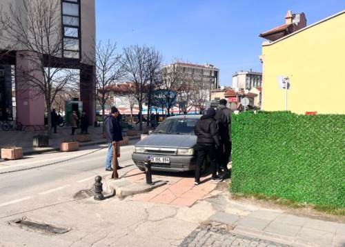 Eskişehir’de kaldırım işgalleri tepki çekiyor
