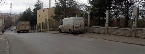 Eskişehir'de kaldırım işgalleri yayaları tehlikeye atıyor!