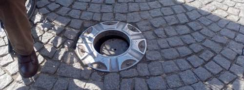 Eskişehir’de kaldırım ortasında tehlike