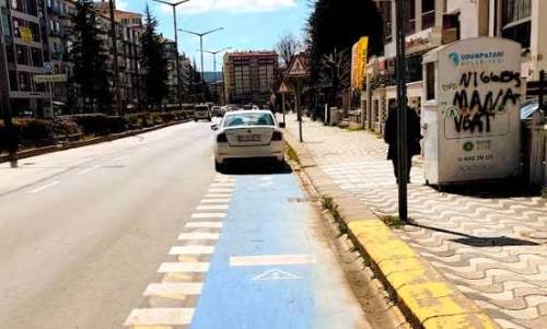 Eskişehir'de kaldırım ve bisiklet yolları işgal altında