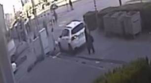 Eskişehir’de kaldırımda yürüyen kişiyi ezen otomobilin görüntüleri kamerada! 