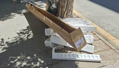 Eskişehir'de kaldırımlar atıkların işgali altında