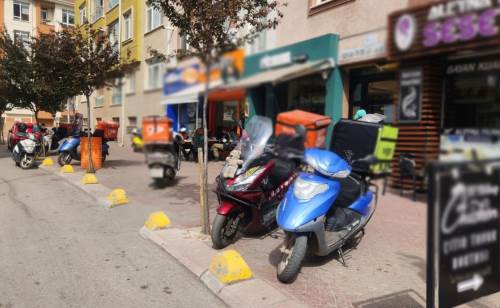 Eskişehir’de kaldırımlar işgal altında: Yayalar çaresiz 