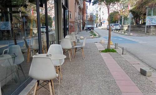 Eskişehir'de kaldırımlar masa ve sandalyelerle dolu