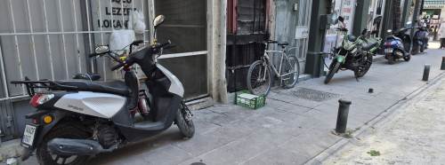 Eskişehir’de kaldırımlar motosiklet ve konteynerlere kaldı