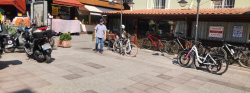 Eskişehir'de kaldırımlarda motosiklet yoğunluğu yayaları zor durumda bıraktı!