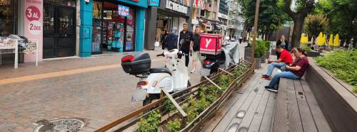 Eskişehir'de kaldırımları işgal eden motosikletler tepki çekiyor