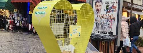 Eskişehir’de kalp şeklindeki atık kutuları dikkat çekiyor