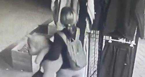 Eskişehir’de kameraya yansıyan ilginç hırsızlık: Elinde ayıyla... 