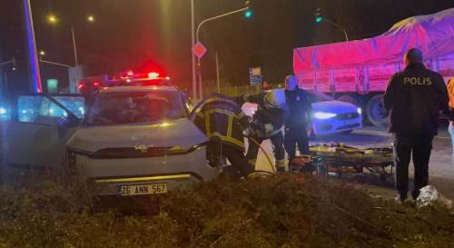 Eskişehir’de kamyon ile otomobil çarpıştı: 4 kişi yaralandı