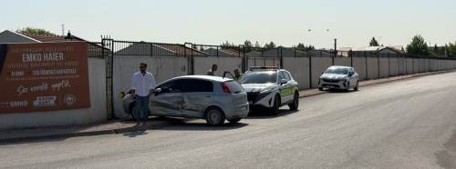 Eskişehir'de kamyonetin çarptığı otomobilin sürücüsü yaralandı!