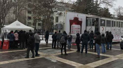 Eskişehir'de kan bağışı kuyruğu sürüyor