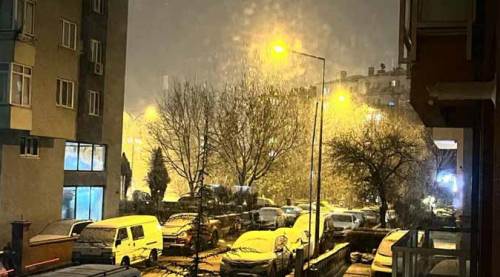 Eskişehir'de kar hızlı bastırdı