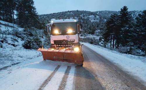 Eskişehir’de kar mesaisi: Ekipler 7/24 görev başında