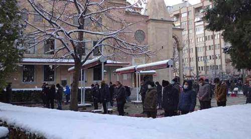 Eskişehir'de kar üzerinde Cuma namazı