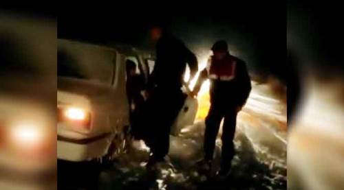 Eskişehir'de kar ve tipi bu görüntülere neden oldu...