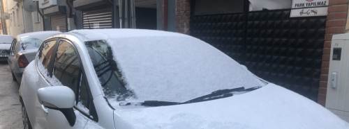 Eskişehir’de kar yağışı sokakları beyaza bürüdü