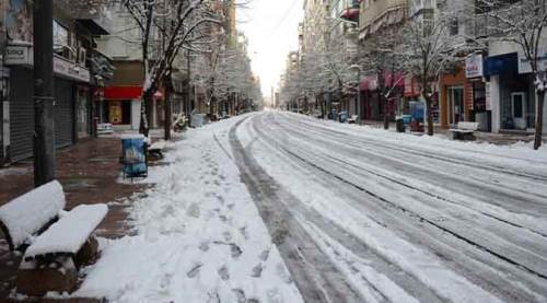 Eskişehir'de kar yağışı sürerken uyarı geldi: Yarına dikkat!