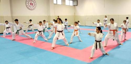 Eskişehir’de Karate Kış Okulu 3. grup eğitimleri başladı