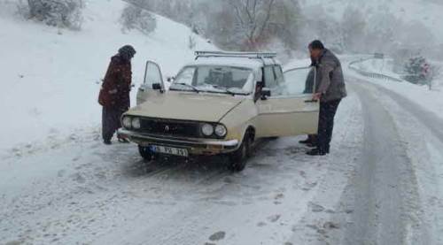 Eskişehir'de karda mahsur kalan ailelerin yardımına o koştu