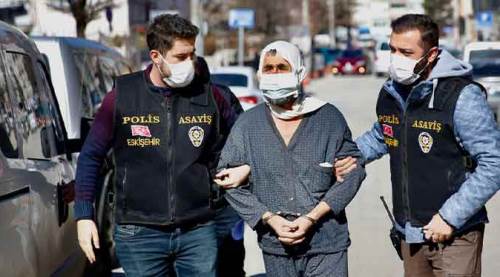 Eskişehir'de karısı ve kızı ile araya giren genci bıçaklamıştı...