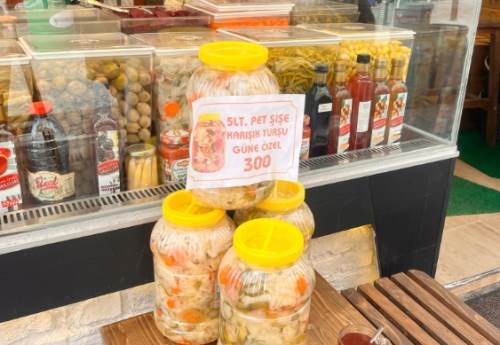 Eskişehir'de karışık turşunun fiyatı dikkat çekti