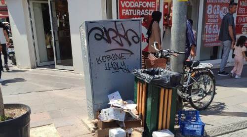 Eskişehir'de karton çöpler kötü görüntü yaratıyor