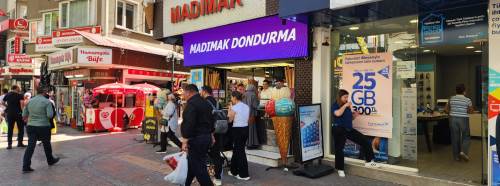 Eskişehir'de kavurucu sıcaklar dondurmacıların yüzünü güldürdü