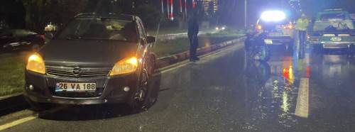 Eskişehir’de kaygan yol kazaya neden oldu: Araçlar hurdaya döndü