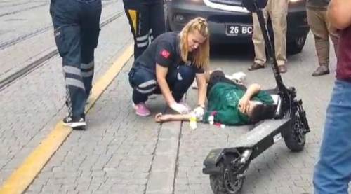 Eskişehir'de kaza: Hem kendini hem yaşlı kadını yaraladı!