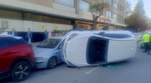 Eskişehir'de kaza: Sokağın ortasında bu halde kaldı