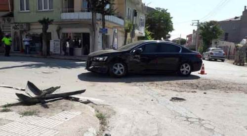 Eskişehir'de kaza ucuz atlatıldı! Kamyonetle çarpıştı...