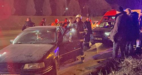 Eskişehir'de kaza üstüne kaza: 4 araç trafiği kilitledi, hastanelik oldular!