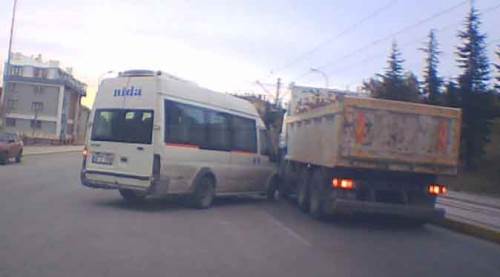 Eskişehir'de kazadan kıl payı kurtuldular!