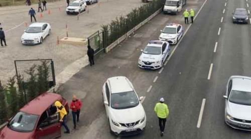 Eskişehir'de kazaya davetiye: Tehlikeli anlar yaşattılar!