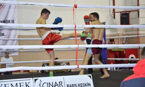 ESKİŞEHİR'DE KİCK BOKS ŞAMPİYONASI