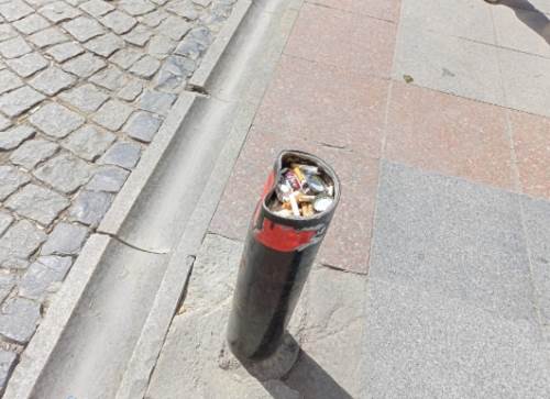 Eskişehir'de kırık dubalar çöp kutusuna döndü